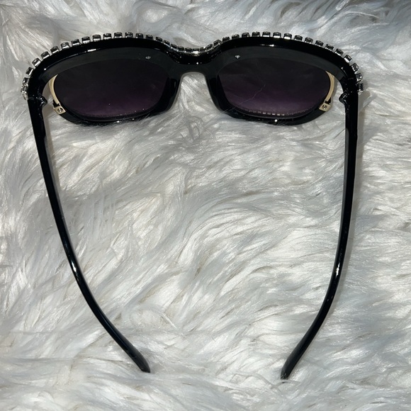 Sunglasses new without tags - Picture 3 of 4